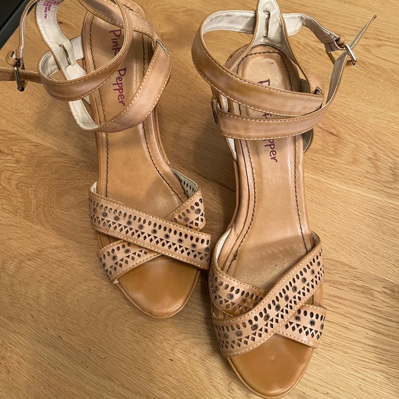 Pink & Pepper Tan Leather Sandals - Size 11M - Picture 2 of 3